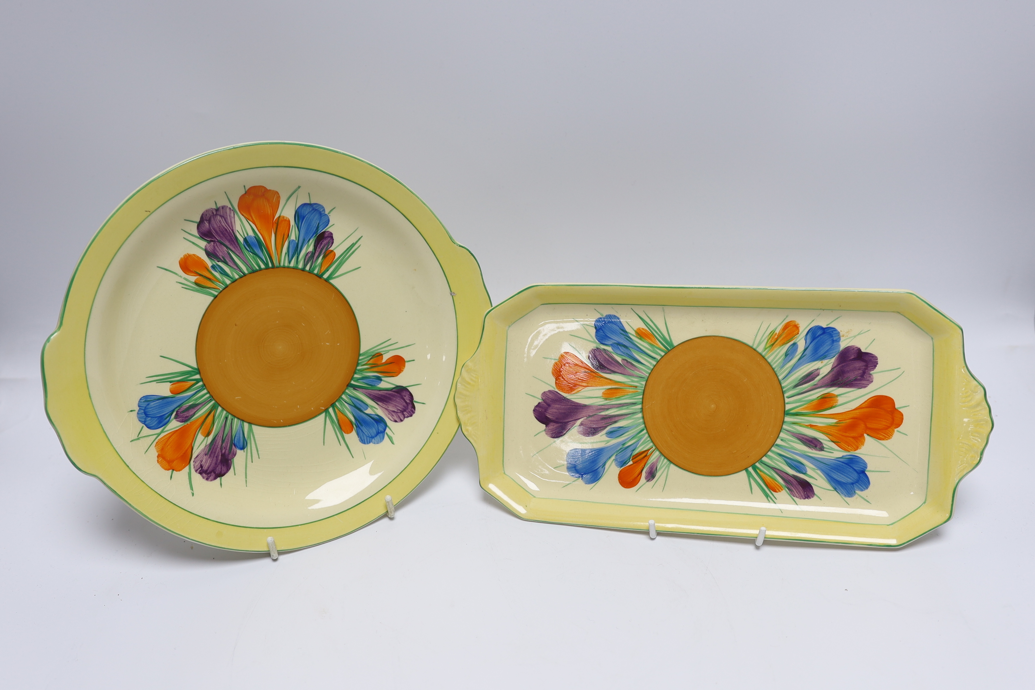 A Clarice Cliff Crocus jug and two dishes, largest 30cm long